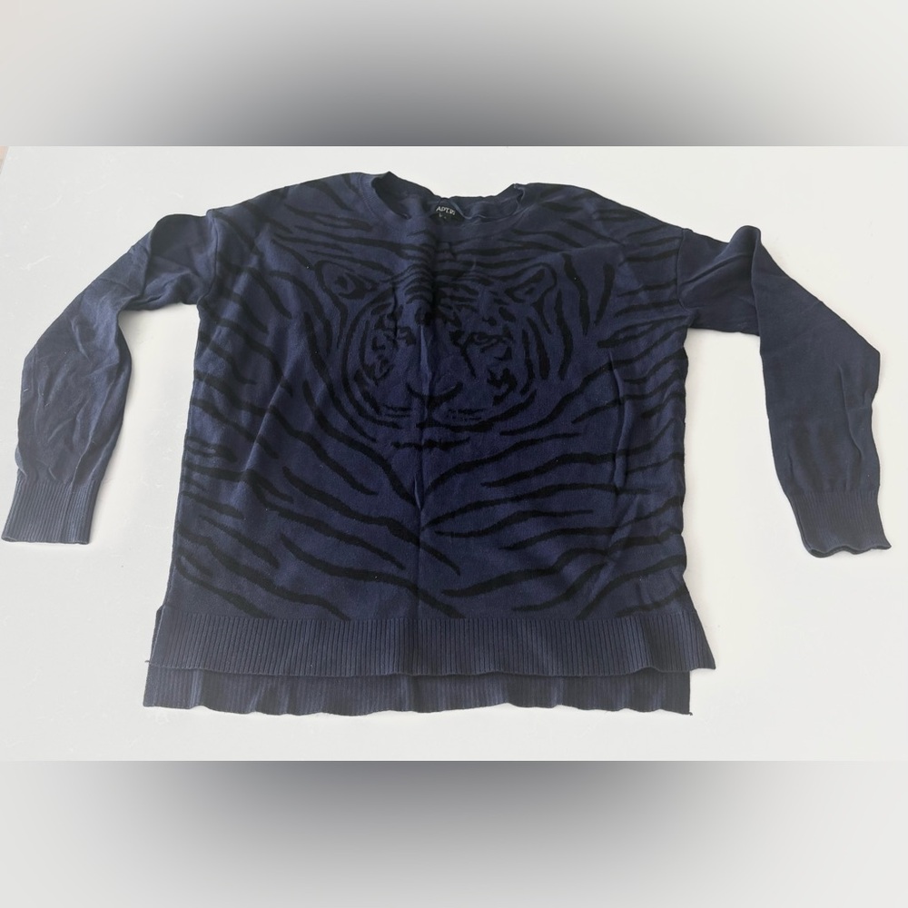 Apt. 9 Navy Crewneck Pullover Women Sweater Tiger Face Size Small Avant Garde